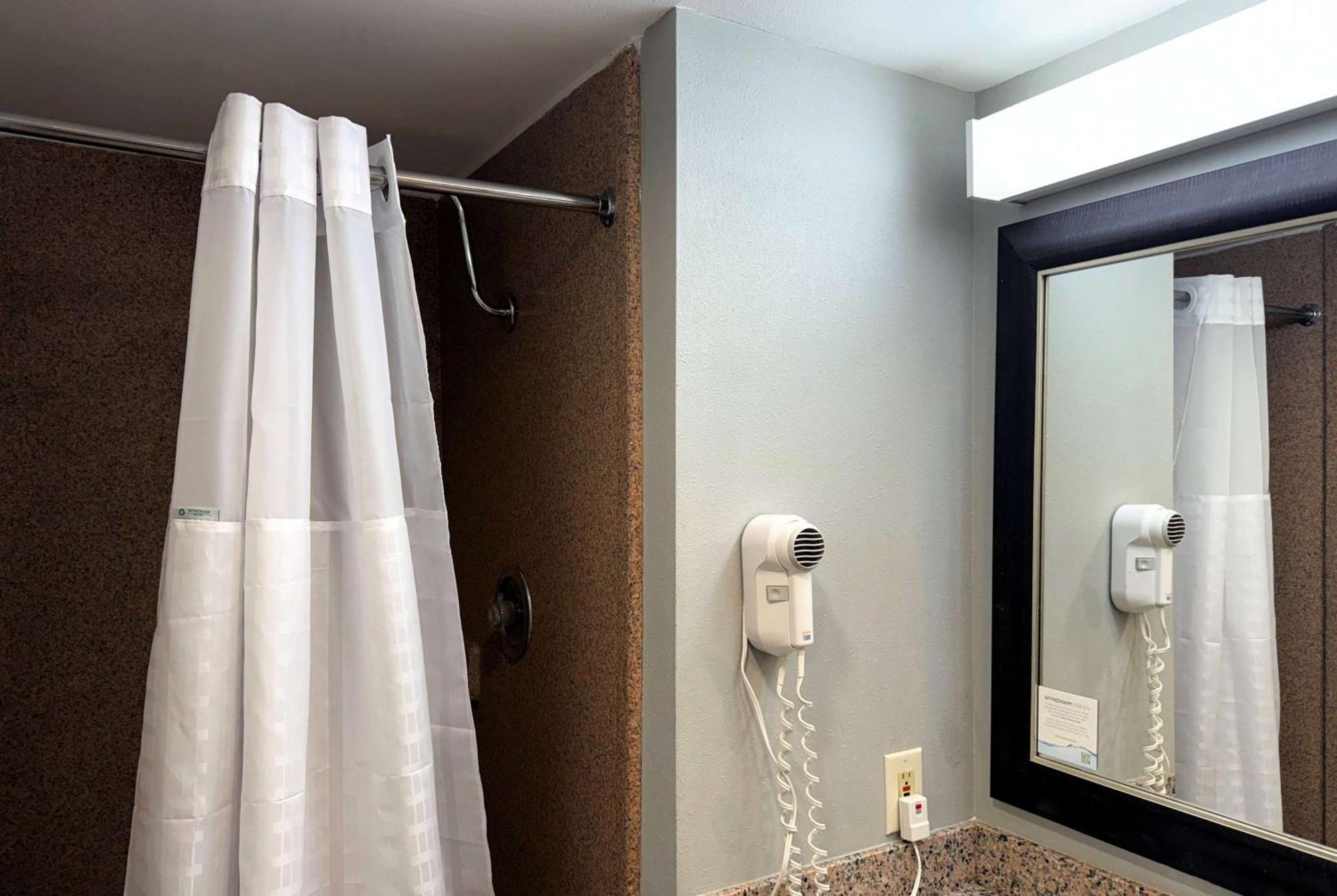 Travelodge By Wyndham Bloomington Eksteriør bilde